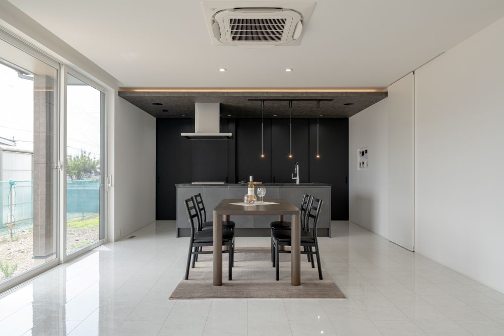 高さと奥行きの魔法。ホテルライクな平屋の新しいかたち