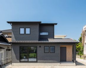 L型LDKとスムーズ家事動線が魅力の快適住宅 写真