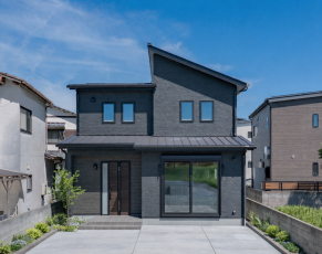 家事ラク動線と開放的なLDKが魅力の住まい 写真